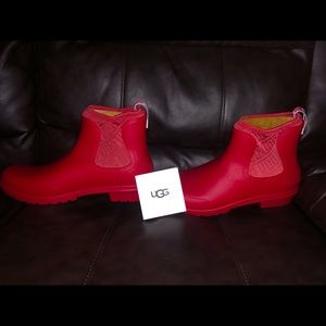 Woman’s UGG chevonne red size 11